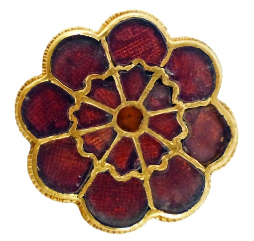 Das Foto zeigt eine aus Gold gefertigte und mit Granateinlagen versehene zweizonige rosettenförmige Scheibenfibel (Gewandspange).  